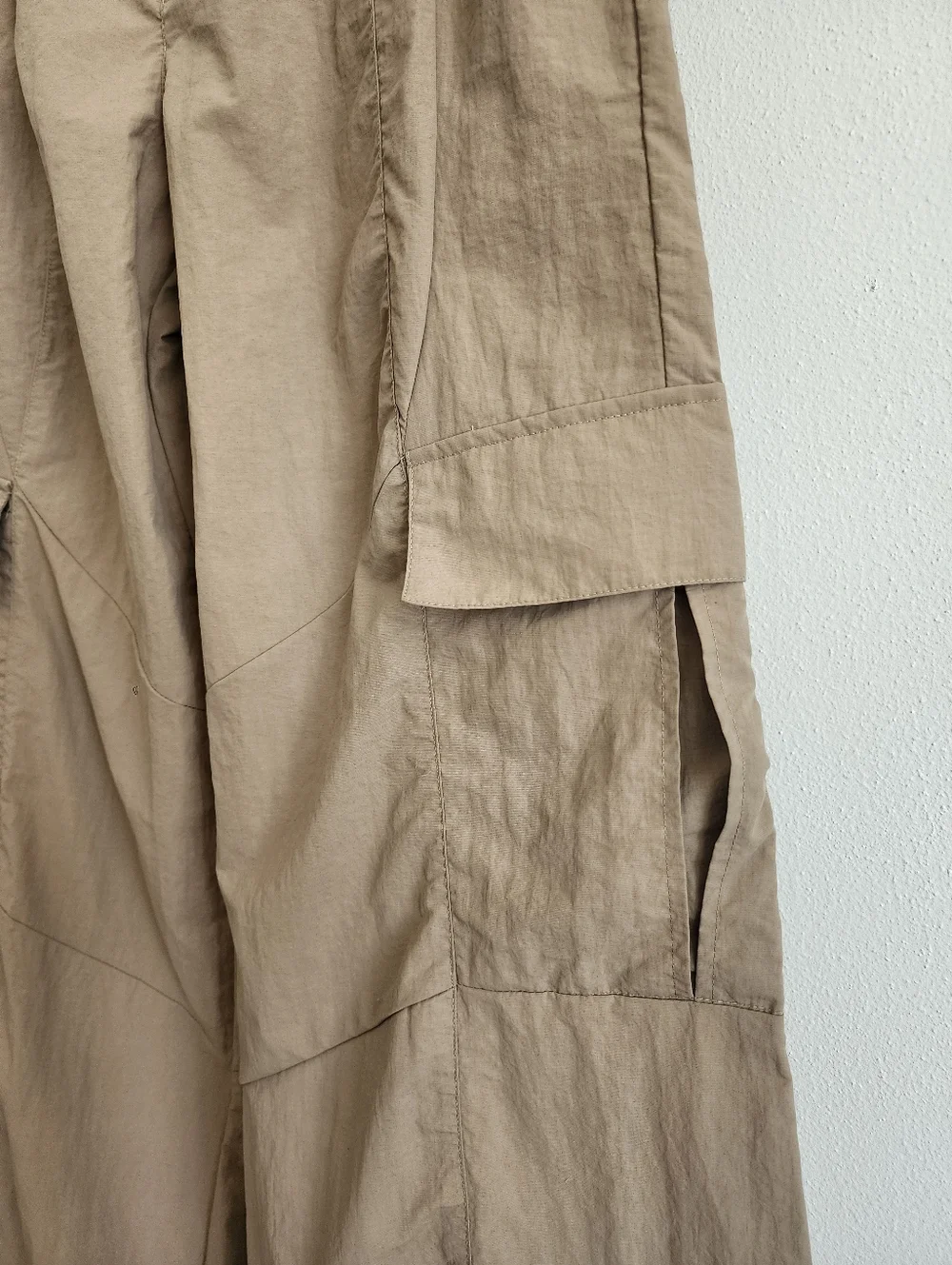 Know One Cares Tan Nylon Utility Cargo Pants | Size Medium - Picture 5 of 10